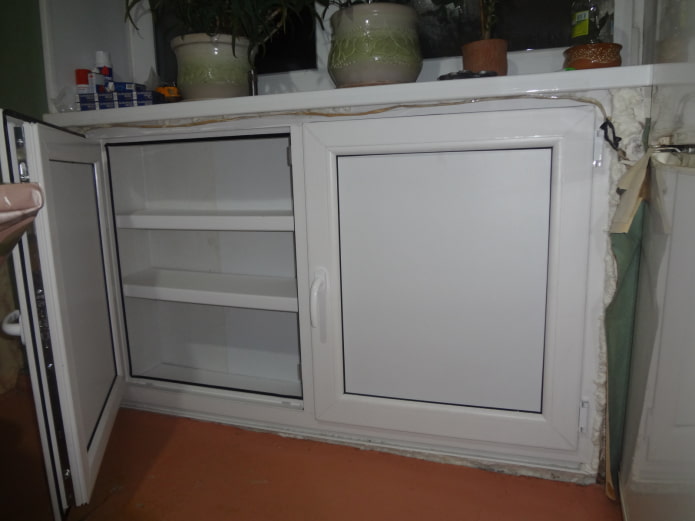 пластиковий хрущовський холодильник