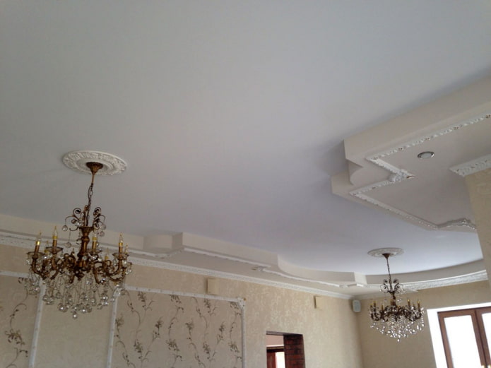 класичний дизайн стелі