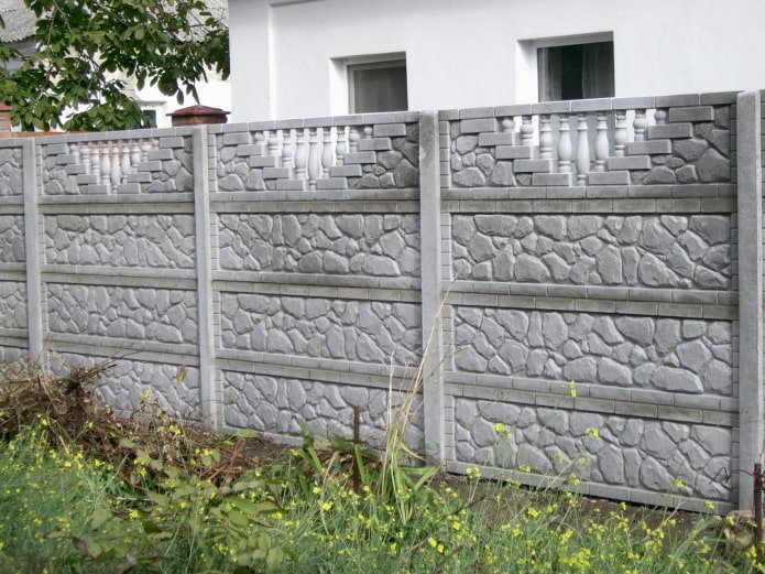 бетонний паркан під камінь